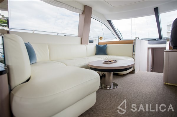 Azimut 55 - Yacht Charter Sailica
