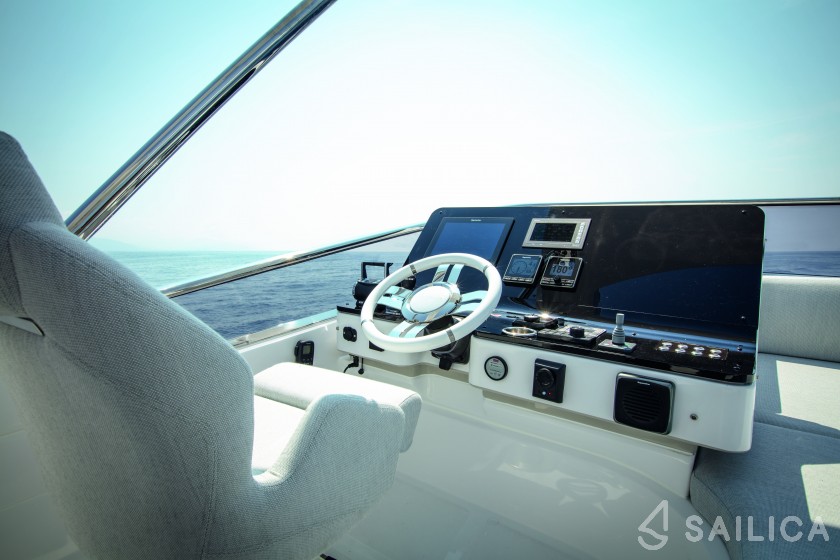 Azimut 55 - Yacht Charter Sailica