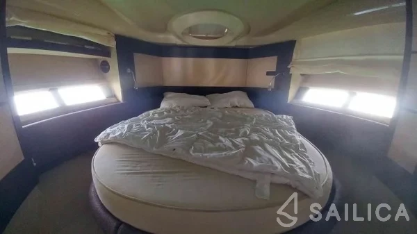 Azimut 43 - Yacht Charter Sailica
