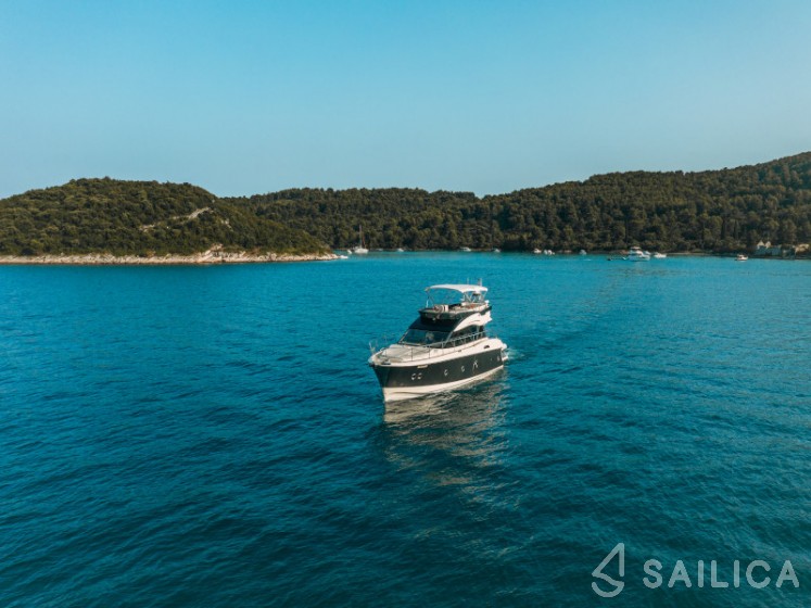 Monte Carlo 5 - Yacht Charter Sailica