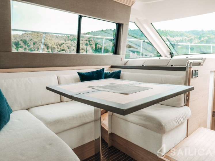 Monte Carlo 5 - Yacht Charter Sailica