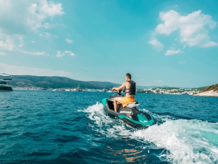 Monte Carlo 5 - Yacht Charter Sailica