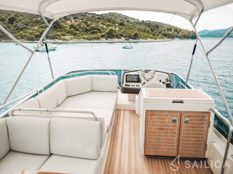 Monte Carlo 5 - Yacht Charter Sailica