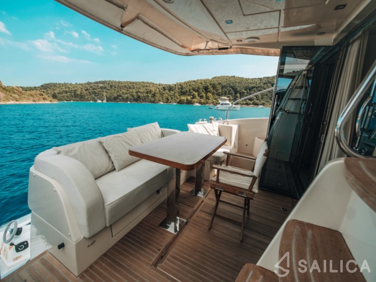 Monte Carlo 5 - Yacht Charter Sailica