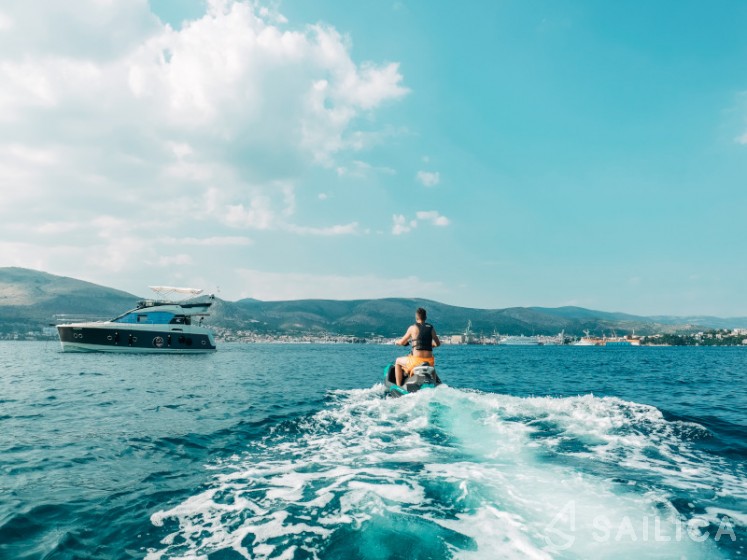 Monte Carlo 5 - Yacht Charter Sailica