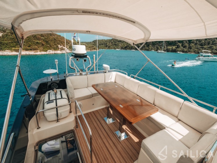 Monte Carlo 5 - Yacht Charter Sailica