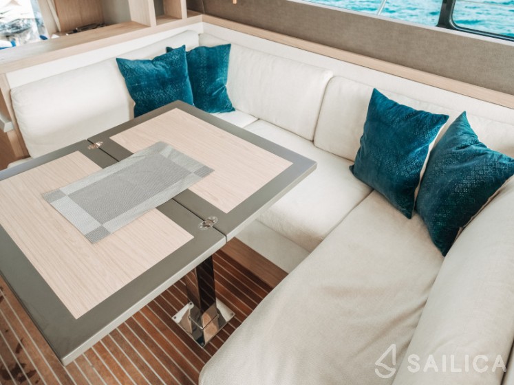 Monte Carlo 5 - Yacht Charter Sailica