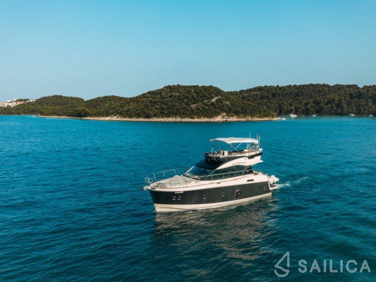 Monte Carlo 5 - Yacht Charter Sailica