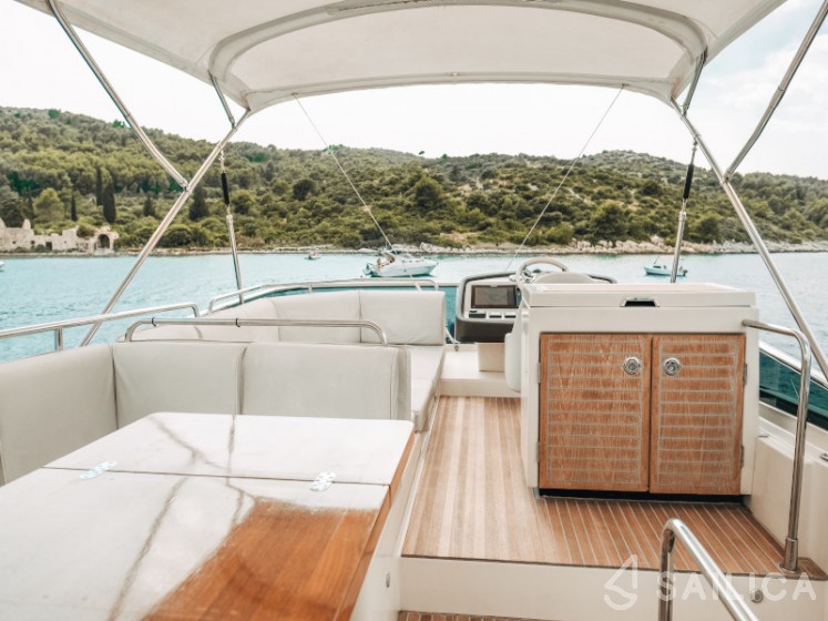 Monte Carlo 5 - Yacht Charter Sailica
