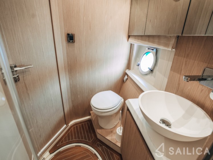 Monte Carlo 5 - Yacht Charter Sailica
