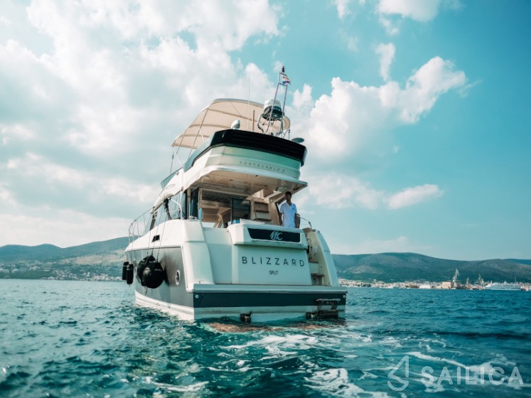Monte Carlo 5 - Yacht Charter Sailica
