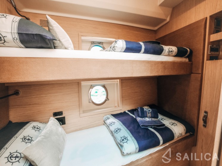 Monte Carlo 5 - Yacht Charter Sailica