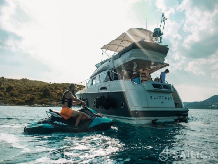 Monte Carlo 5 - Yacht Charter Sailica