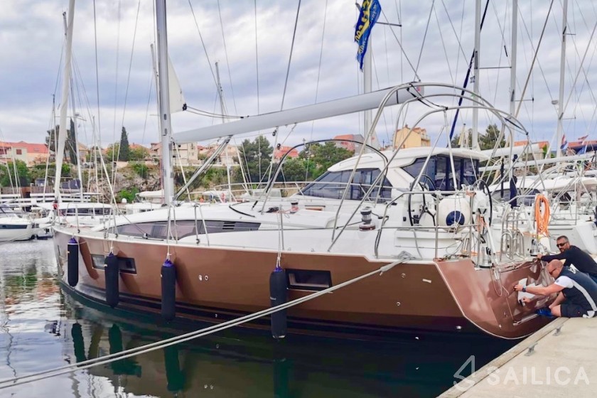 Jeanneau 51 - Yacht Charter Sailica