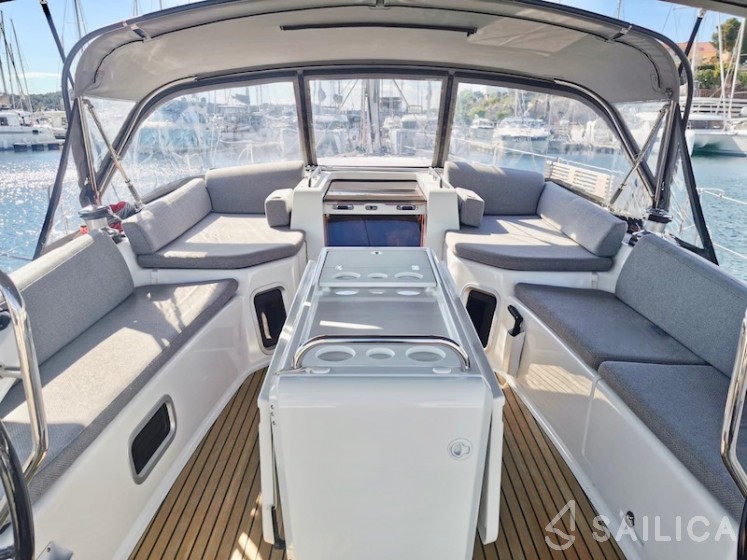 Jeanneau 51 - Yacht Charter Sailica