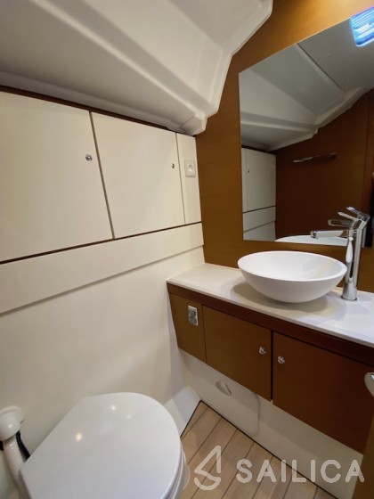 Jeanneau 51 - Yacht Charter Sailica