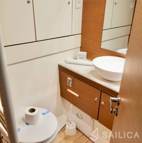 Jeanneau 51 - Yacht Charter Sailica