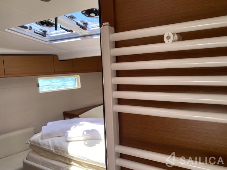 Jeanneau 51 - Yacht Charter Sailica