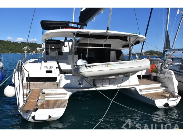 Lagoon 42 - Yacht Charter Sailica