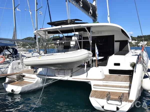 Lagoon 42 - Yacht Charter Sailica
