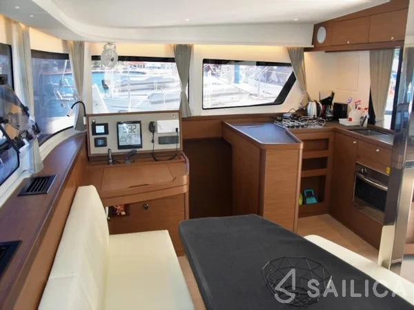 Lagoon 42 - Yacht Charter Sailica