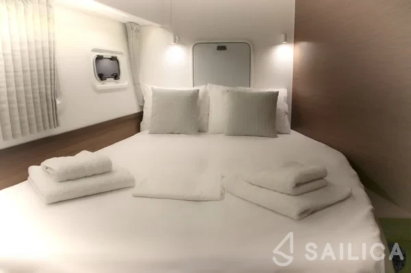 Lagoon 42 - Yacht Charter Sailica