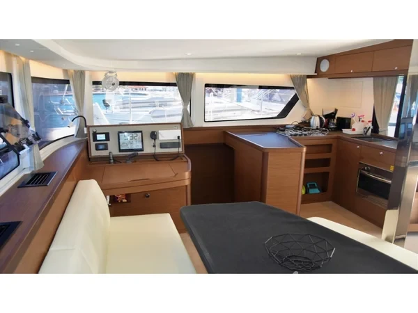 Lagoon 42 - Yacht Charter Sailica