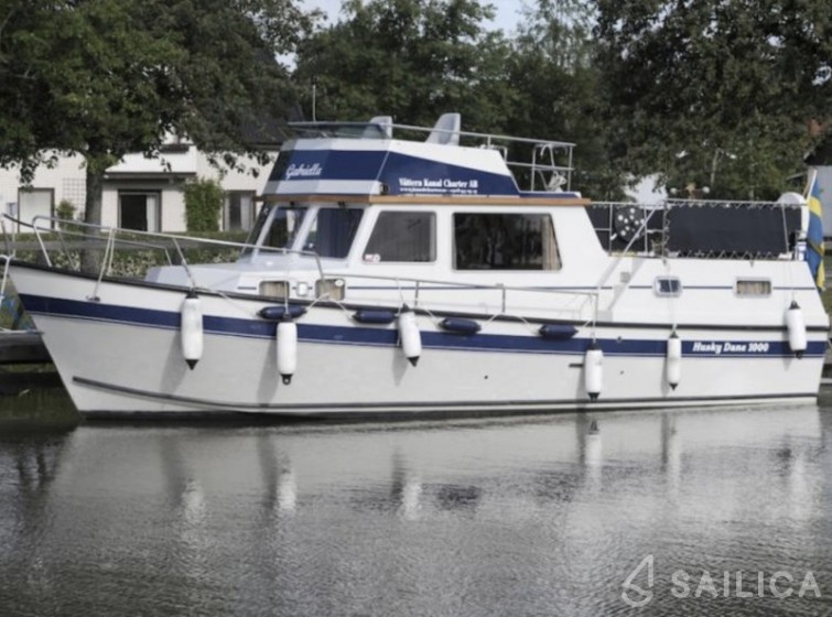 Husky Dane - Yacht Charter Sailica