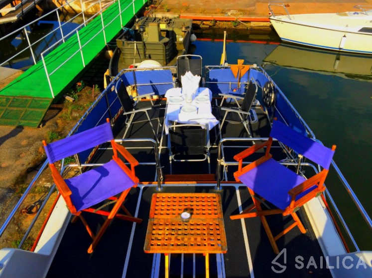 Husky Dane - Yacht Charter Sailica