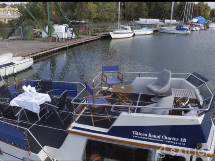 Husky Dane - Yacht Charter Sailica