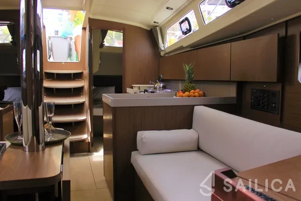 Oceanis 41.1 - Yacht Charter Sailica