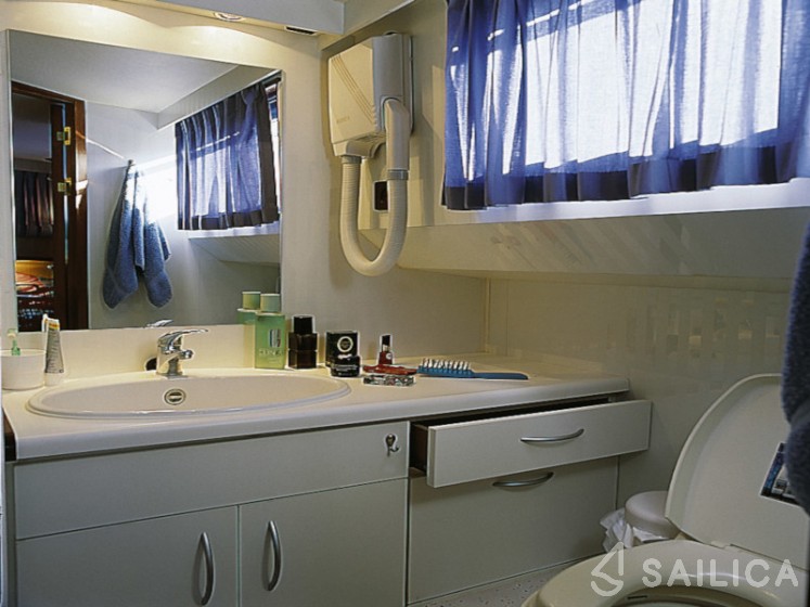 De Drait Safari Houseboat 1050 - Yacht Charter Sailica