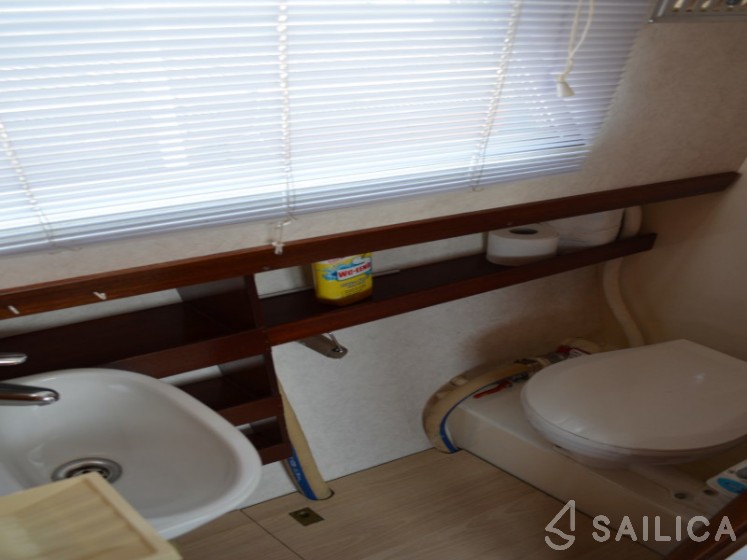 De Drait Doerak 850 AK - Yacht Charter Sailica