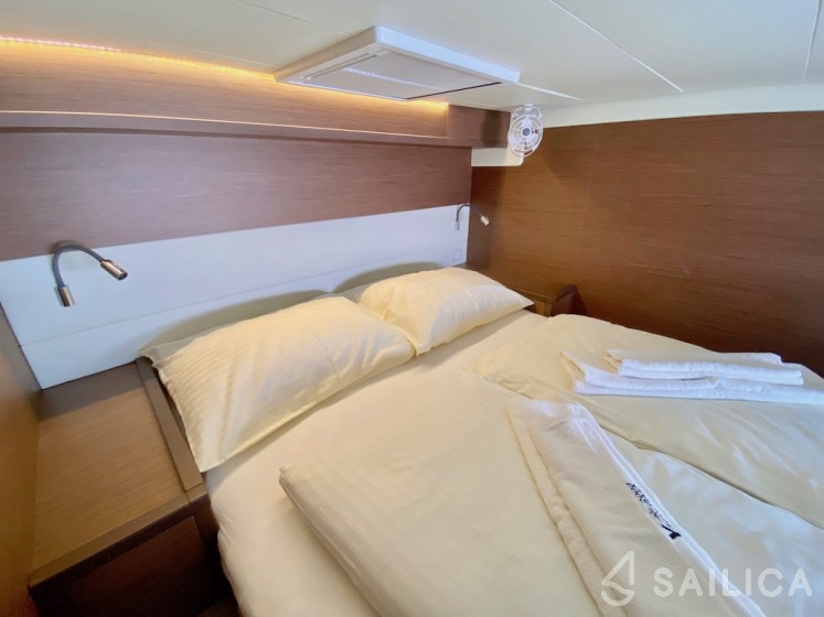 Lagoon 52F - Yacht Charter Sailica