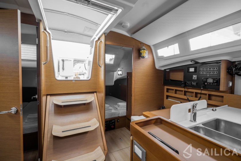 Sun Odyssey 410 - Yacht Charter Sailica