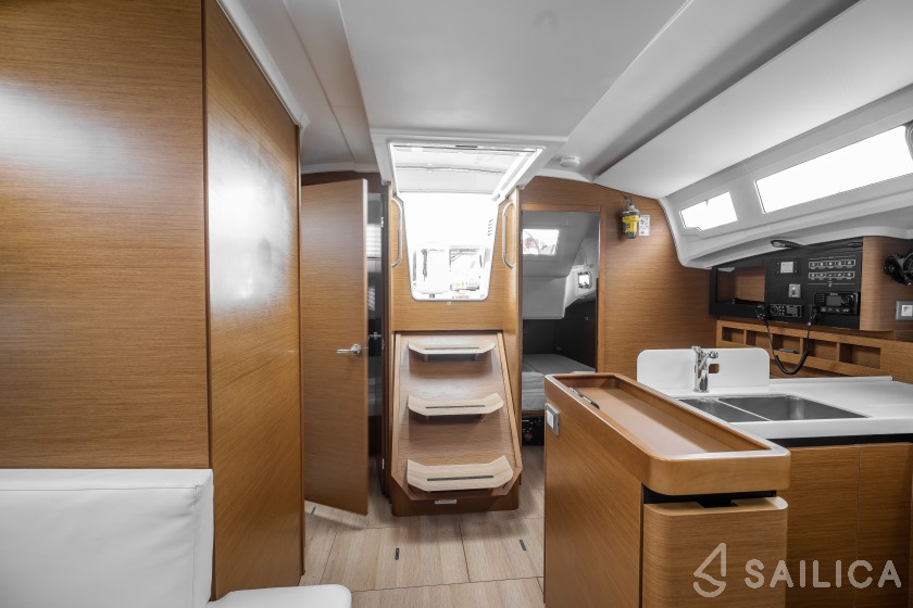 Sun Odyssey 410 - Yacht Charter Sailica