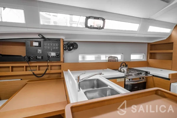 Sun Odyssey 410 - Yacht Charter Sailica