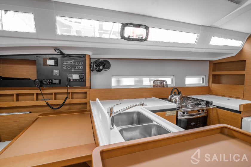 Sun Odyssey 410 - Yacht Charter Sailica
