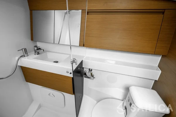Sun Odyssey 410 - Yacht Charter Sailica