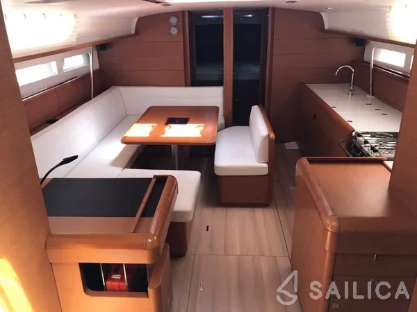 Sun Odyssey 519 - Yacht Charter Sailica