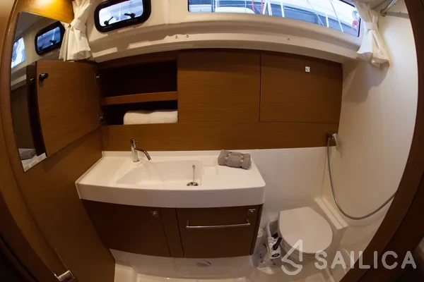 Sun Odyssey 519 - Yacht Charter Sailica