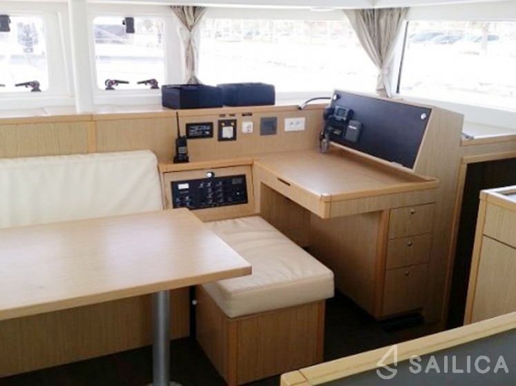 Lagoon 450  Flybridge - Yacht Charter Sailica