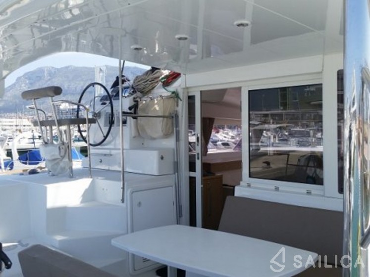 Lagoon 450  Flybridge - Yacht Charter Sailica