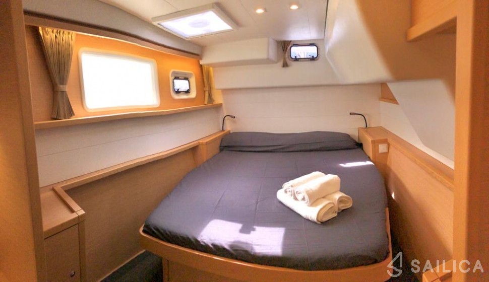 Lagoon 450  Flybridge - Yacht Charter Sailica