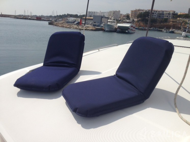 Lagoon 450  Flybridge - Yacht Charter Sailica