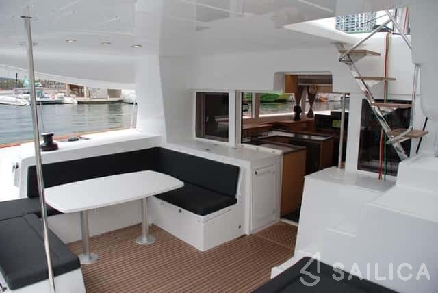 Lagoon 450  Flybridge - Yacht Charter Sailica