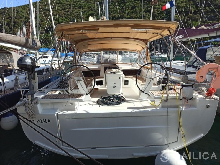 Oceanis 51.1 - Yacht Charter Sailica