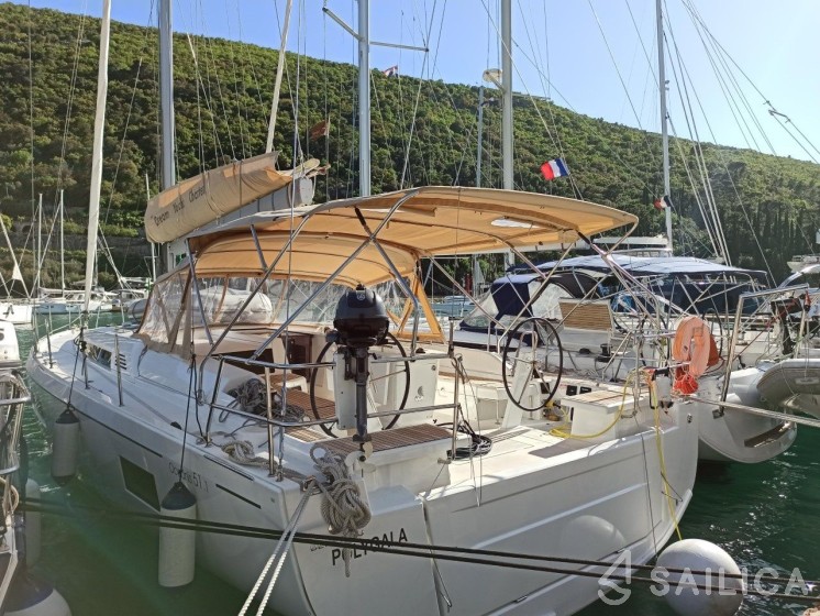 Oceanis 51.1 - Yacht Charter Sailica
