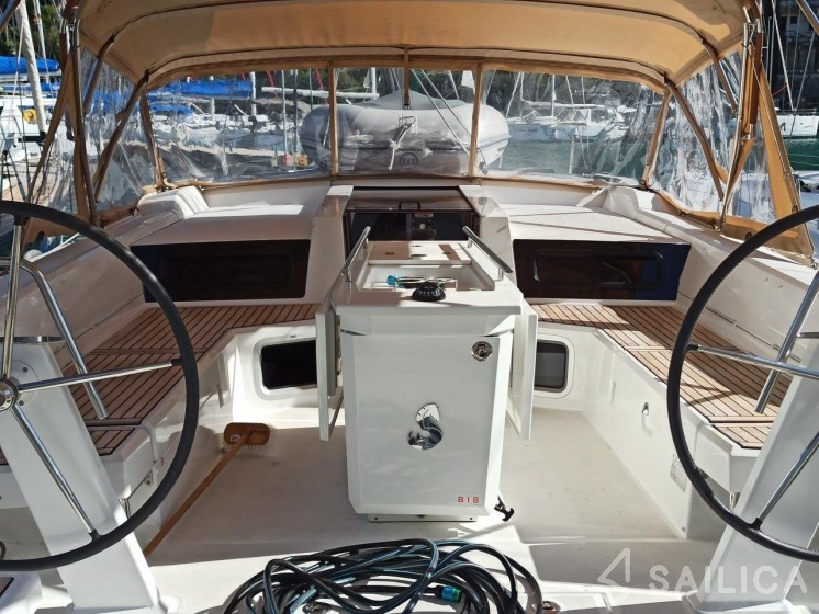 Oceanis 51.1 - Yacht Charter Sailica