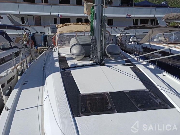 Oceanis 51.1 - Yacht Charter Sailica
